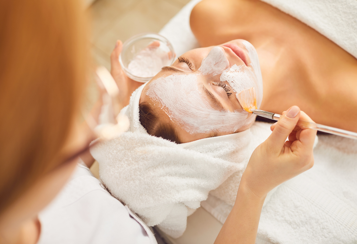 What Is the Best Facial for Sensitive, Dry Autumn Skin_